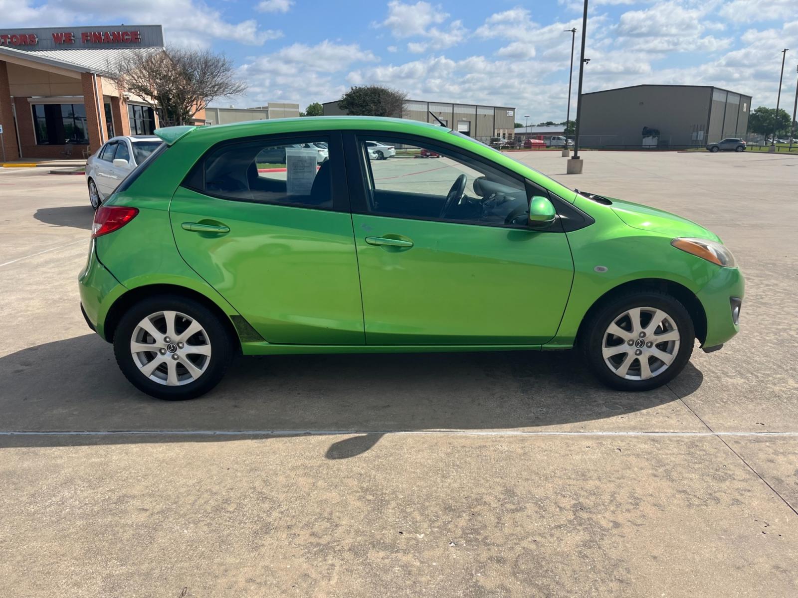 2013 green /black Mazda MAZDA2 Touring (JM1DE1LY1D0) with an 1.5L L4 DOHC 16V engine, Automatic transmission, located at 14700 Tomball Parkway 249, Houston, TX, 77086, (281) 444-2200, 29.928619, -95.504074 - Photo #7